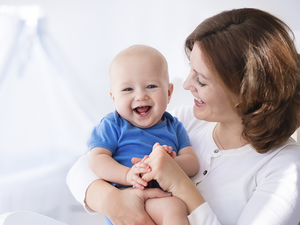 育婴师如何照顾新生儿及其发展需求？